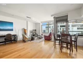 Photo #4: 24122857 Listing