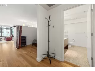 Photo #6: 24122857 Listing