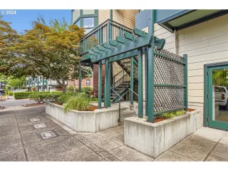 Photo #2: 24124346 Listing