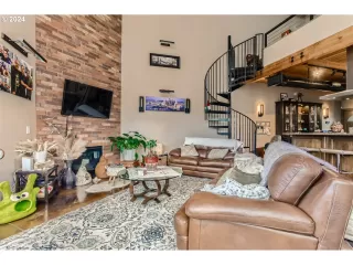 Photo #6: 24124346 Listing