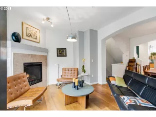 Photo #1: 24124744 Listing 