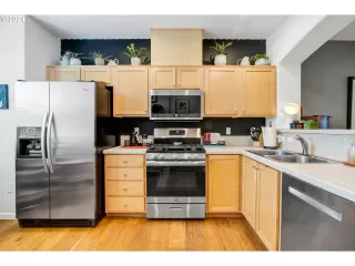 Photo #3: 24124744 Listing 