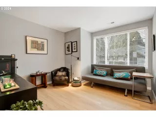 Photo #5: 24124744 Listing 