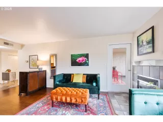 Photo #3: 24124778 Listing 