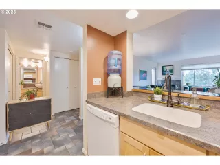 Photo #5: 24124778 Listing 