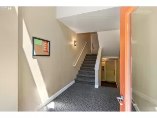 Photo #2: 24125278 Listing