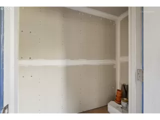 Photo #5: 24125278 Listing