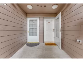 Photo #3: 24126404 Listing