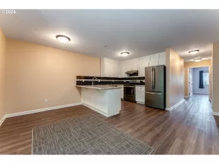 Photo #6: 24126404 Listing