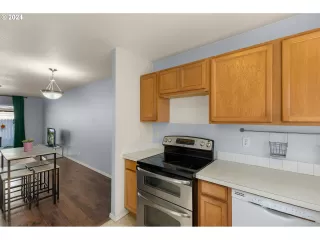 Photo #3: 24126554 Listing