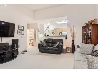 Photo #1: 24127372 Listing