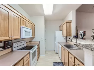 Photo #2: 24127372 Listing