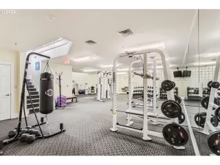 Photo #6: 24127372 Listing