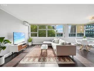 Photo #1: 24127636 Listing 