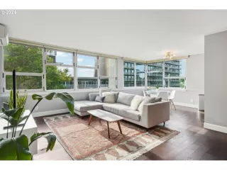 Photo #2: 24127636 Listing 