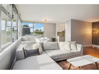 Photo #3: 24127636 Listing 