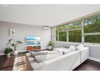 Photo #4: 24127636 Listing 