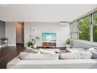 Photo #5: 24127636 Listing 