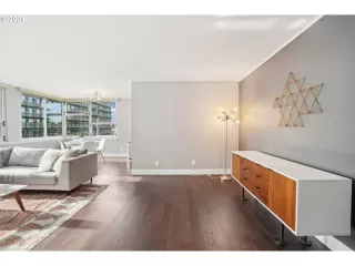 Photo #6: 24127636 Listing 