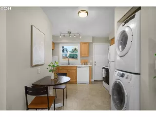 Photo #2: 24127969 Listing 