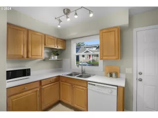 Photo #3: 24127969 Listing 