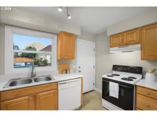 Photo #4: 24127969 Listing 