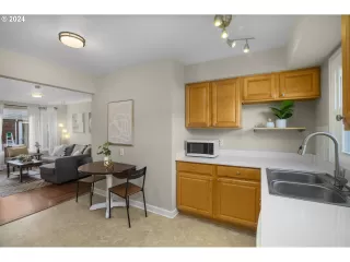 Photo #5: 24127969 Listing 