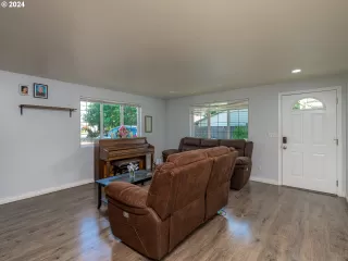 Photo #2: 24128459 Listing 