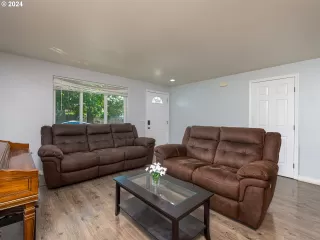 Photo #3: 24128459 Listing 