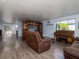 Photo #4: 24128459 Listing 