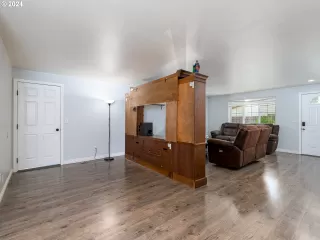 Photo #5: 24128459 Listing 