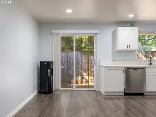 Photo #6: 24128459 Listing 