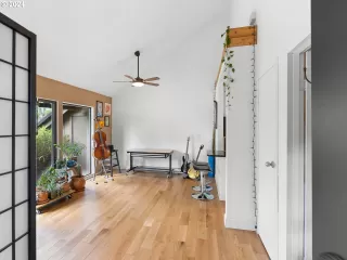 Photo #2: 24128678 Listing