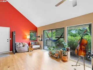 Photo #3: 24128678 Listing