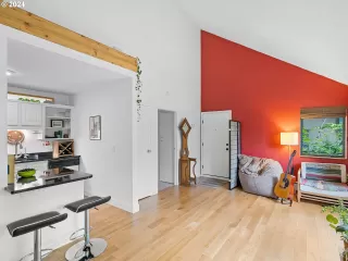 Photo #4: 24128678 Listing