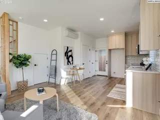 Photo #2: 24128778 Listing