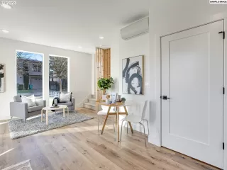 Photo #3: 24128778 Listing