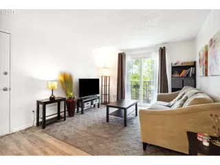 Photo #2: 24128918 Listing