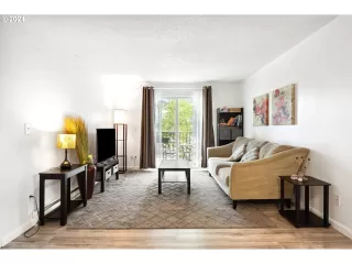 Photo #3: 24128918 Listing