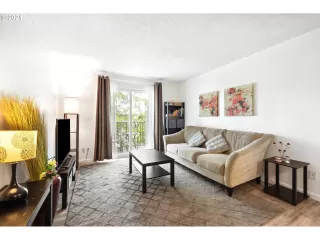 Photo #4: 24128918 Listing