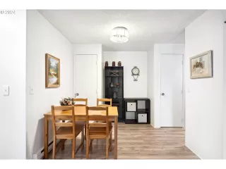 Photo #6: 24128918 Listing