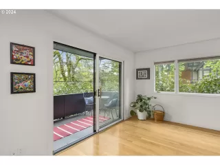 Photo #2: 24129323 Listing