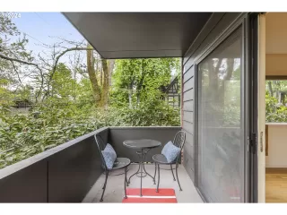 Photo #3: 24129323 Listing