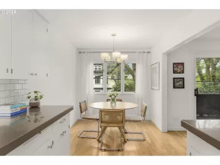 Photo #5: 24129323 Listing