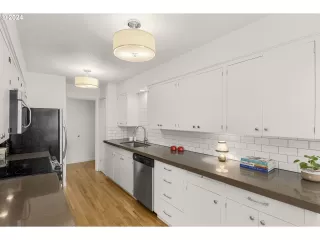 Photo #6: 24129323 Listing