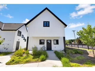 Photo #2: 241299982 Listing