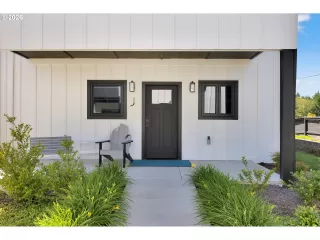 Photo #3: 241299982 Listing