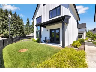 Photo #5: 241299982 Listing