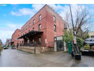 Photo #3: 24130028 Listing