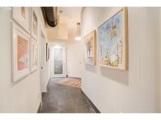 Photo #4: 24130028 Listing